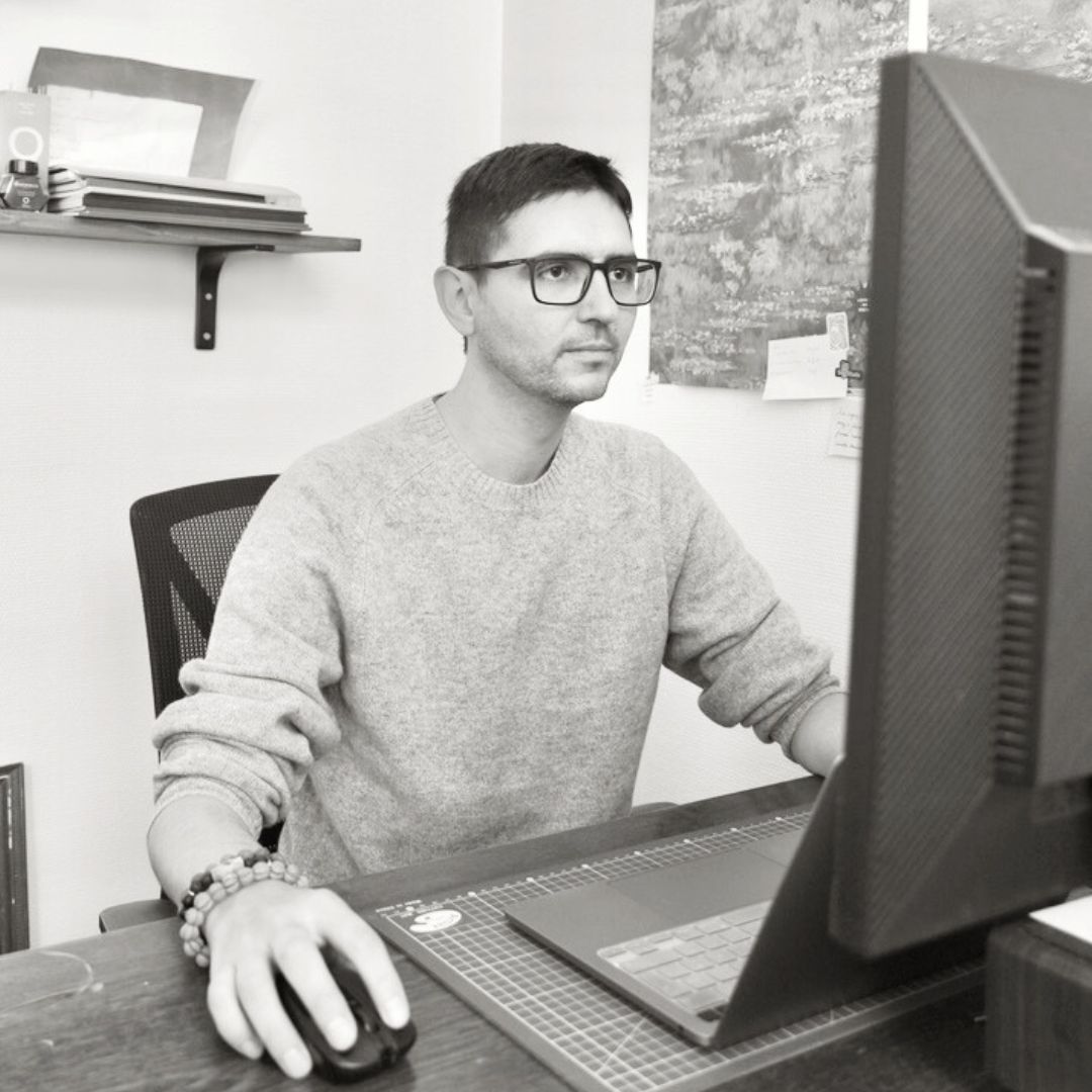 Pierre Libran à son poste de travail